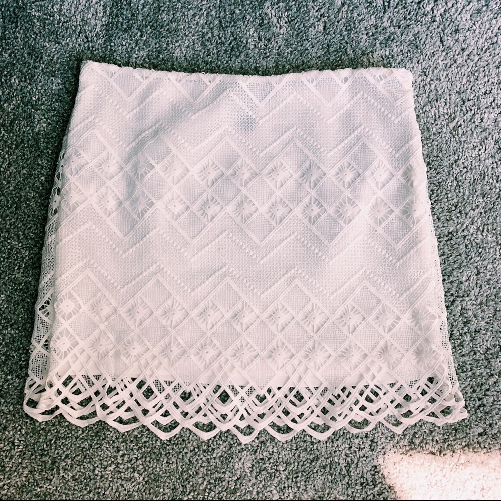 GEOMETRIC LACE MINI